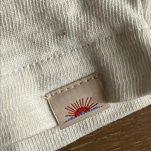 Faherty Sunwashed Slub Varsity Tee Cream and Navy size XS - Picture 8 of 9